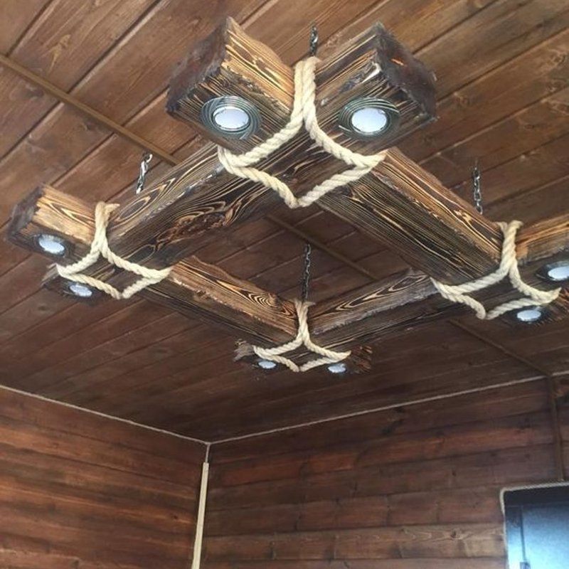 Lustre rústico de madeira maciça