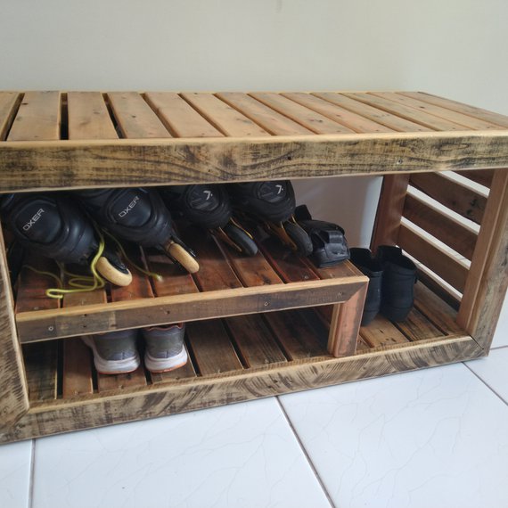Sapateira feito com pallets