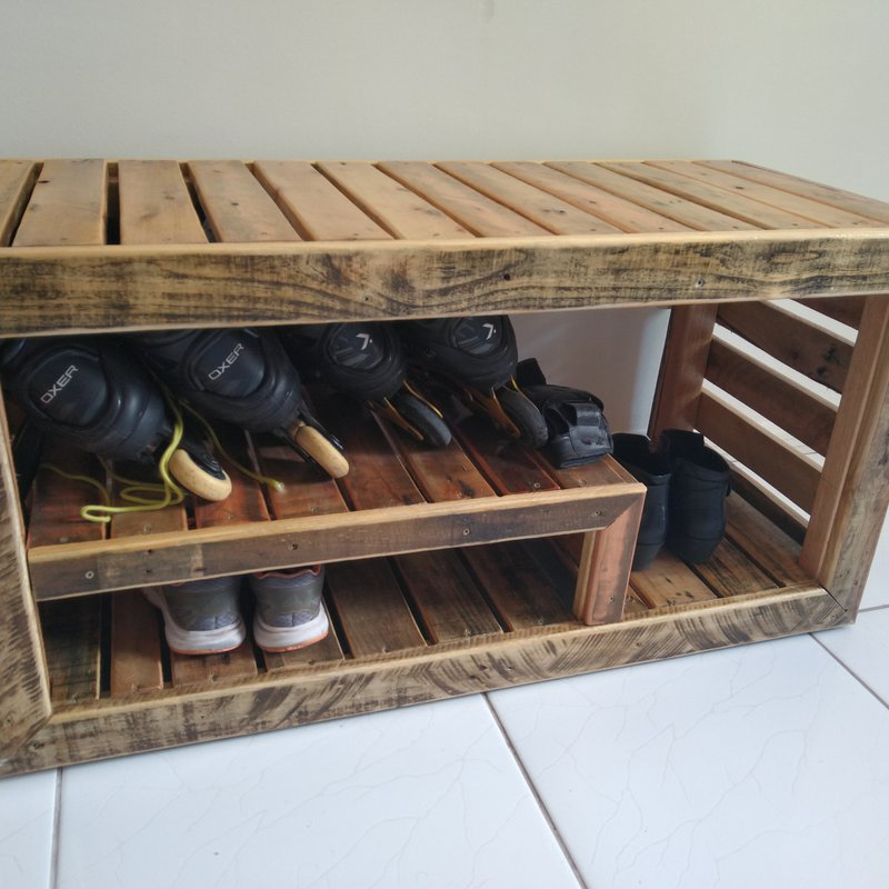 Sapateira feito com pallets